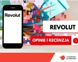 Telefon z logo Revolut, gotowy do revolut płatność telefonem. Tło z cyframi i kolorowymi blokami.