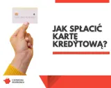 Dłoń trzyma białą kartę kredytową. Tekst pyta: "Jak spłacić kartę kredytową?".