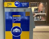 Bankomat Euronet z funkcją wpłatomatu. Sprawdź, czy jest prowizja przed transakcją.