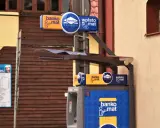 Bankomat Euronet, gdzie łatwo dowiesz się, jak wpłacić pieniądze na konto.