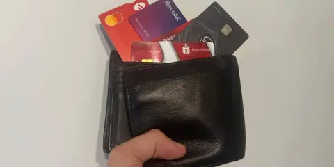 Portfel z kartami: Revolut, Mastercard, Pekao, Bank Polski. Michał Krol. Korzystanie z cudzej karty płatniczej za zgodą.