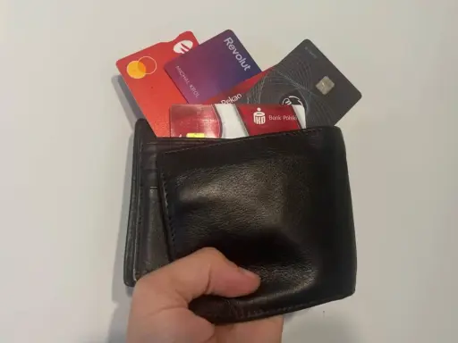 Portfel z kartami: Revolut, Mastercard, Pekao, Bank Polski. Michał Krol. Korzystanie z cudzej karty płatniczej za zgodą.