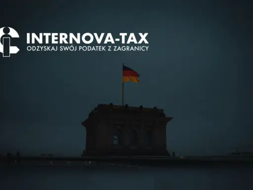 Internova-Tax: odzyskaj swój podatek z zagranicy. Niemiecki Reichstag z flagą, symbolizujący zwrot podatku macierzyńskiego w Niemczech.