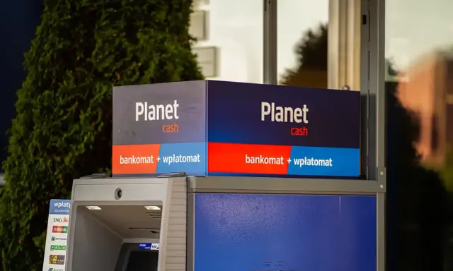 Bankomat Planet Cash z funkcją wpłatomatu. Sprawdź planet cash limit wypłaty, aby poznać dostępne opcje.