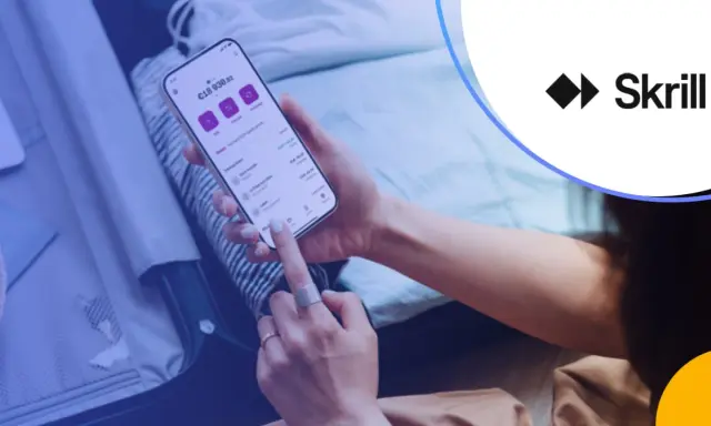 Osoba korzysta z aplikacji Skrill na telefonie, zarządzając finansami. Skrill to platforma płatności online.