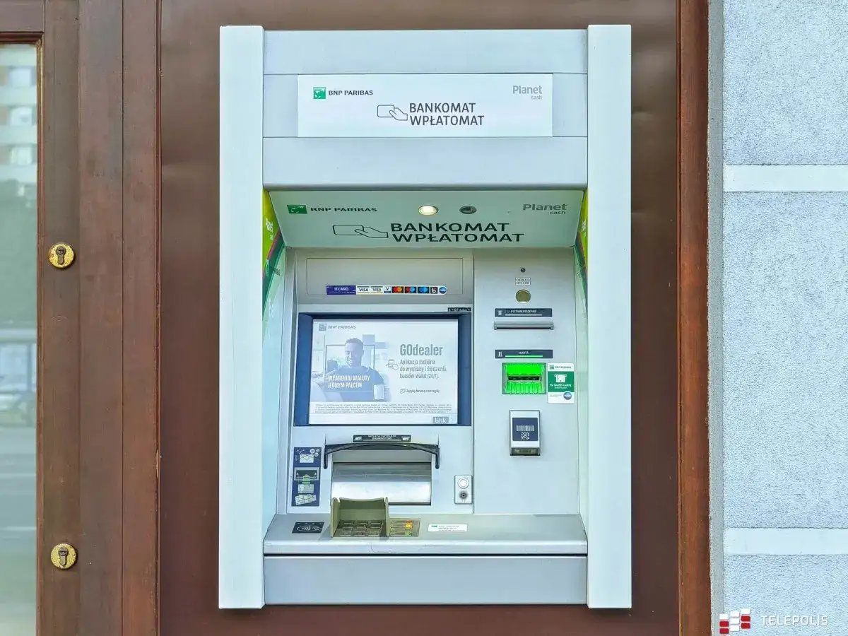 Bankomat BNP Paribas oferuje wypłaty i wpłaty bez prowizji. Skorzystaj z niego, by wygodnie zarządzać swoimi finansami.