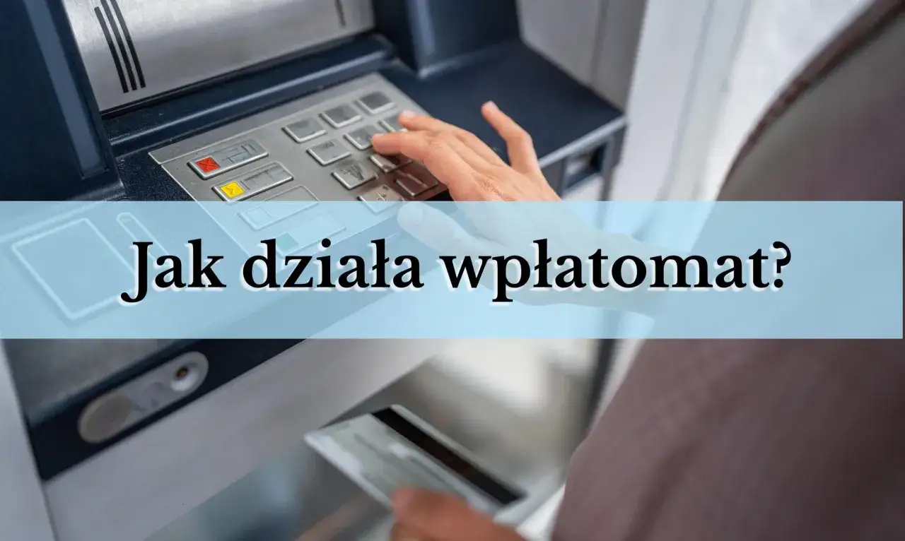 Ręka wprowadza kartę do wpłatomatu, przygotowując jednorazową wpłatę gotówki do banku.